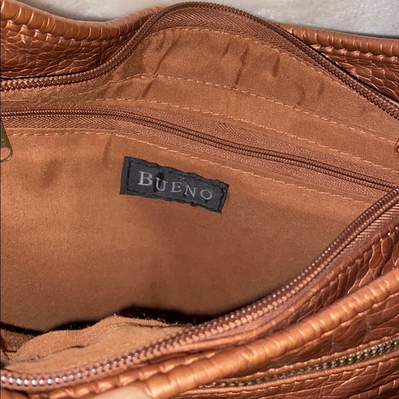 An adjustable medium purse - Picture 2 of 5